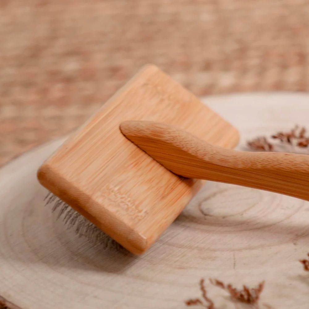 A care set containing a sheepskin shampoo next to a wire brush 