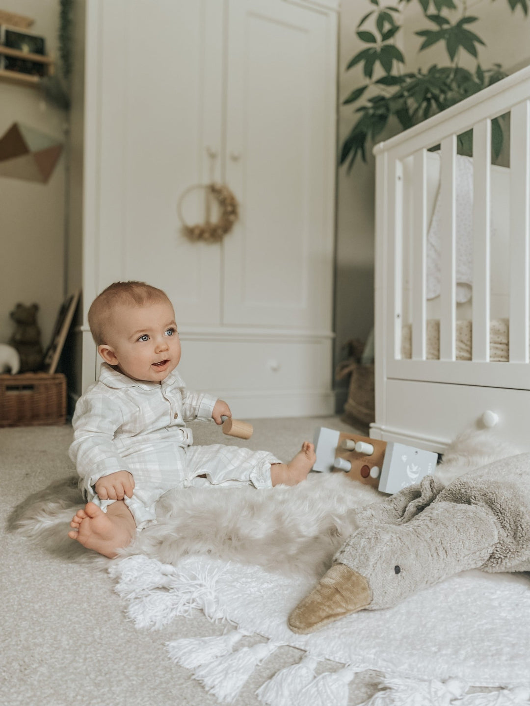 Are-Sheepskin-Rugs-A-Good-Idea-For-Baby Baa Baby