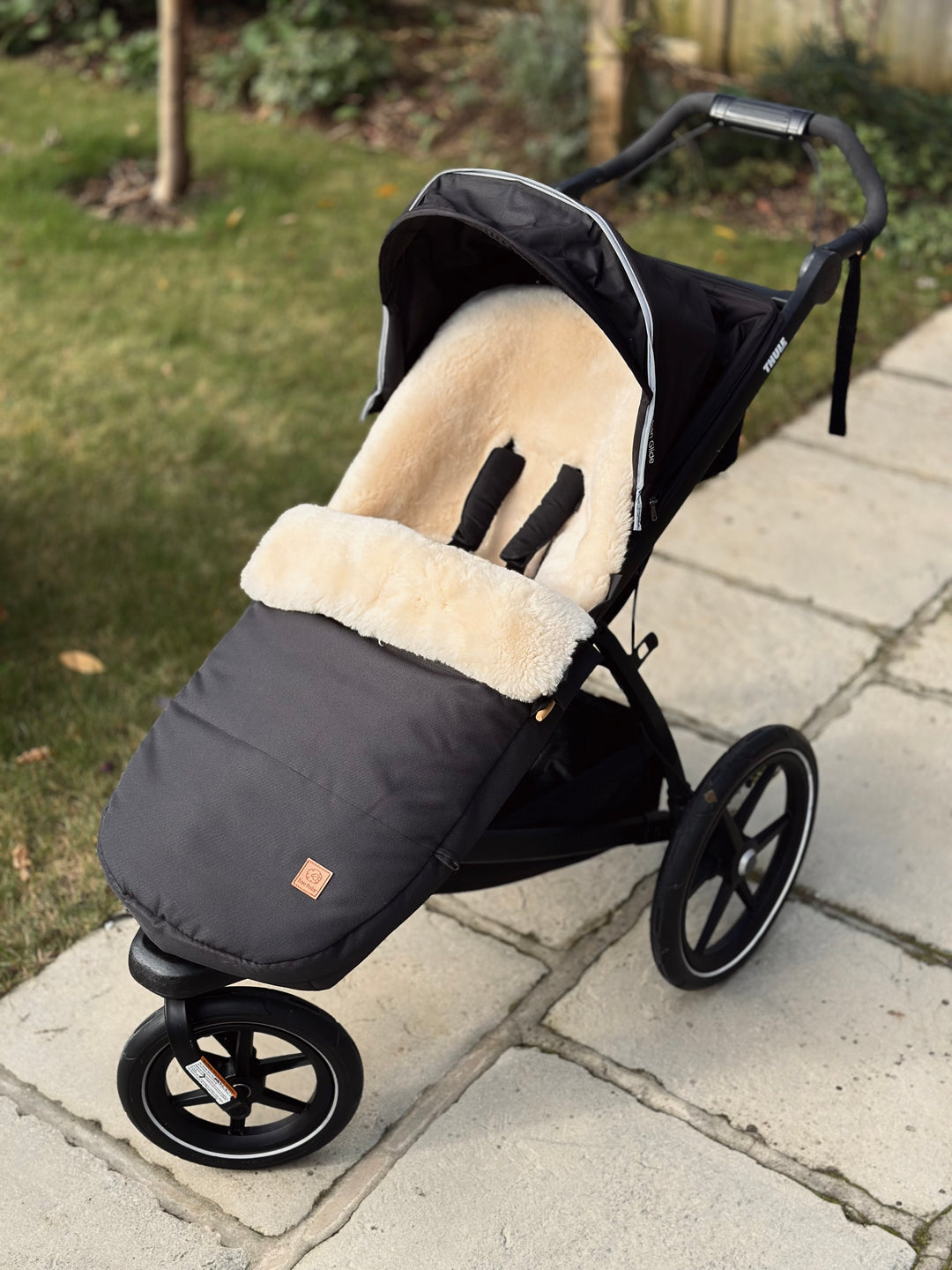 Thule Urban Glide pram with the Luxe sheepskin footmuff fitted perfectly.